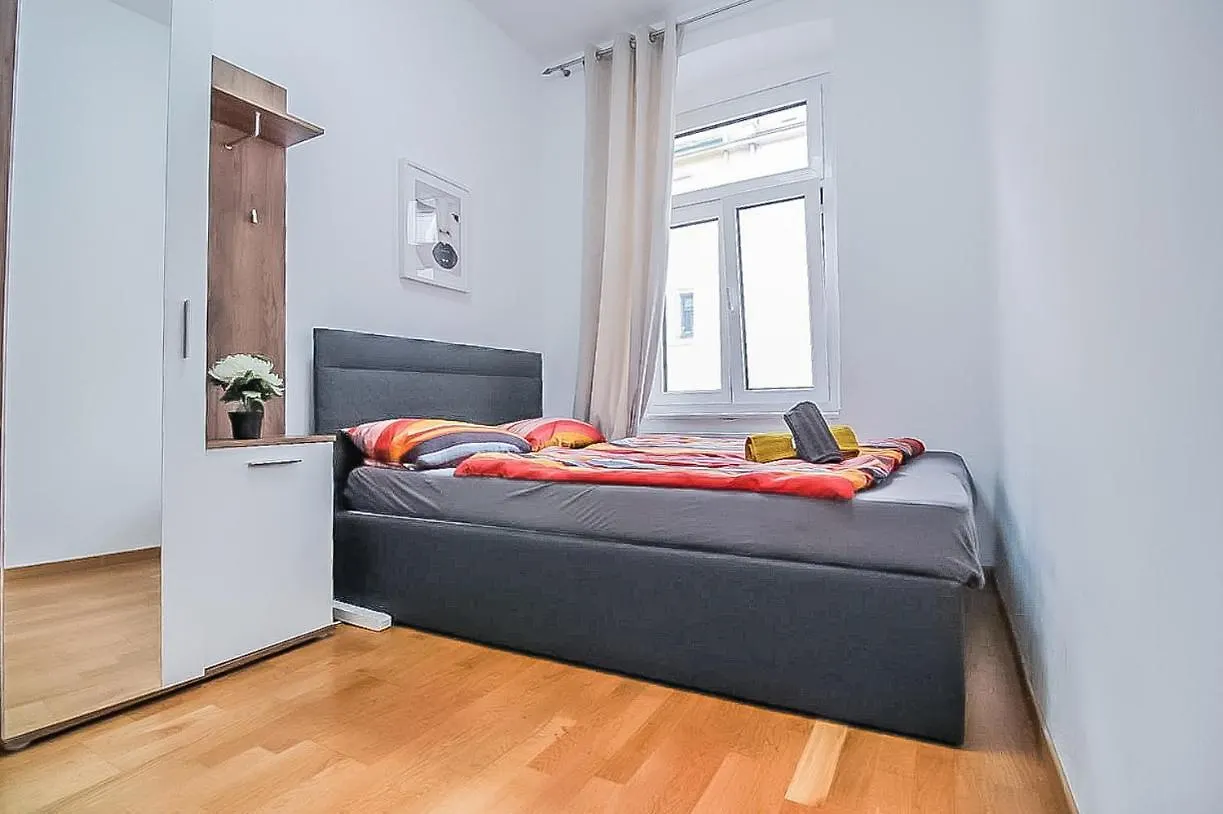 Apartment In Josefstaedter Strasse Area contacts